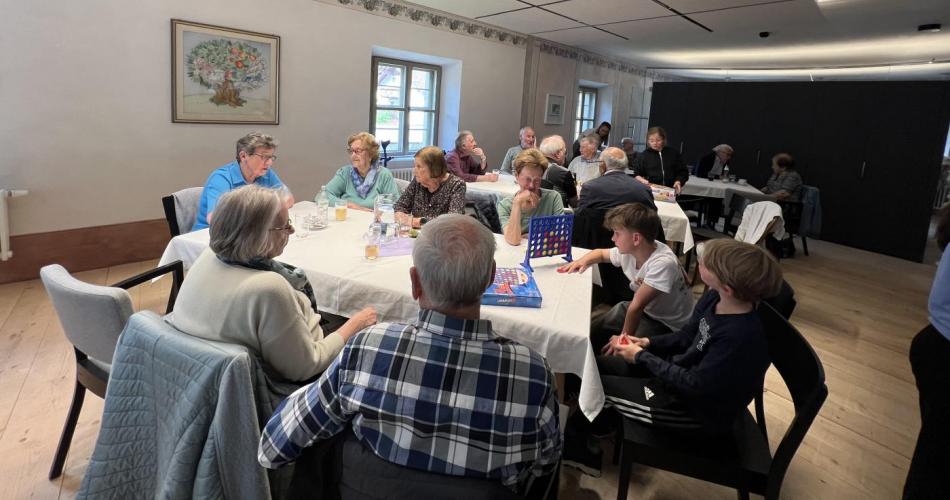 Hortkinder beim Seniorenhoangart